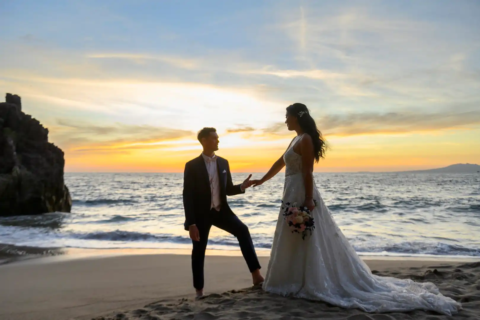 Planning an intimate wedding in Puerto Vallarta? Discover 2026's top trends for micro-weddings, from jungle luxe to private beach vows with expert tips from Barbara.